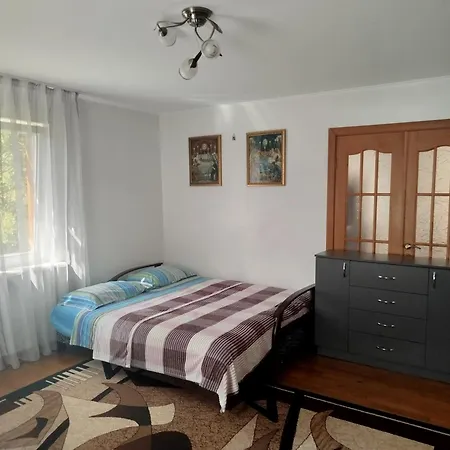 затишок Quarto em Acomodações Particulares Yaremche
